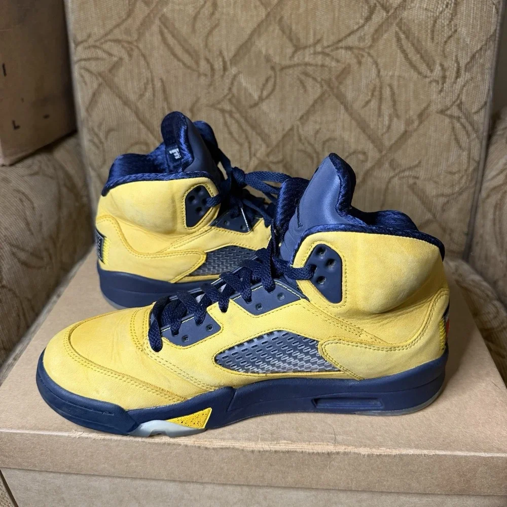 Nike Air Jordan 5 Retro SP Michigan 2019 CQ9541-704 Men's Size 8.5 Sneakers